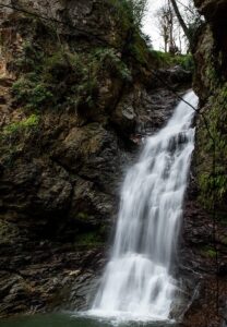 آبشار دودوزن (خرمکش) در سیاهمزگی شفت